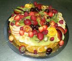 Йогуртовый торт с фруктами и ягодами