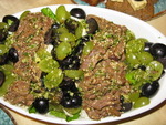 Салат с говядиной и виноградом