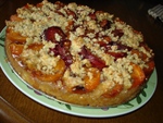 Творожный пирог со сливами и абрикосами 