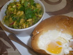 Будни гедониста. Яйца, запеченные в тортилье, с салатом из авокадо и грейпфрута.