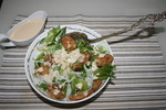 Салат фризе с грибами и рисовой лапшой