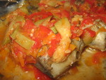 Запеченная рыба с домашним консервированным овощным салатом.