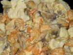 Цветная капуста в сливочном соусе с креветками и шампиньонами.