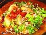 Салат с инжиром, семечками и чипсами из батата