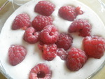 Летний  кремовый легкий десерт из йогурта и ягодного желе