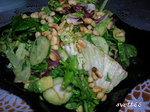 Зеленый салат с авокадо и кедровыми орехами