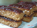 Пряничные пирожные с джемом из красной смородины