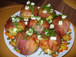 Картошка с брынзой запечёная в беконе