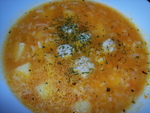 Томатный суп с рисом и мясными фрикадельками.