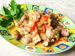 Куриные потрошки с овощами и сметаной