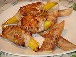 Куриное филе с сочным манго и сырными чипсами