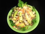 Салат с морской капустой и авокадо.