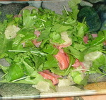Салат из рукколы с красной рыбой