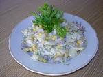 Салат из селедки с кукурузой