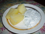 Картофель в мундире с творогом,приправленным зеленью
