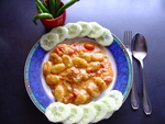 Gnocchi с помидорами-черри, моцареллой и чесночным маслом.