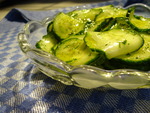 Быстрый малосольный огуречный салат (внесезонный)