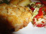 Шницель в миндально-сырной панировке с пряным овощным салатом