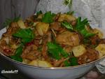 Теплый салат из куриных желудков с картофелем и грибами